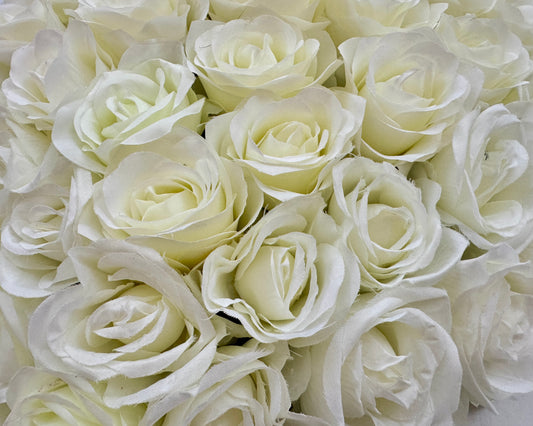 Close-up van witte kunstrozen