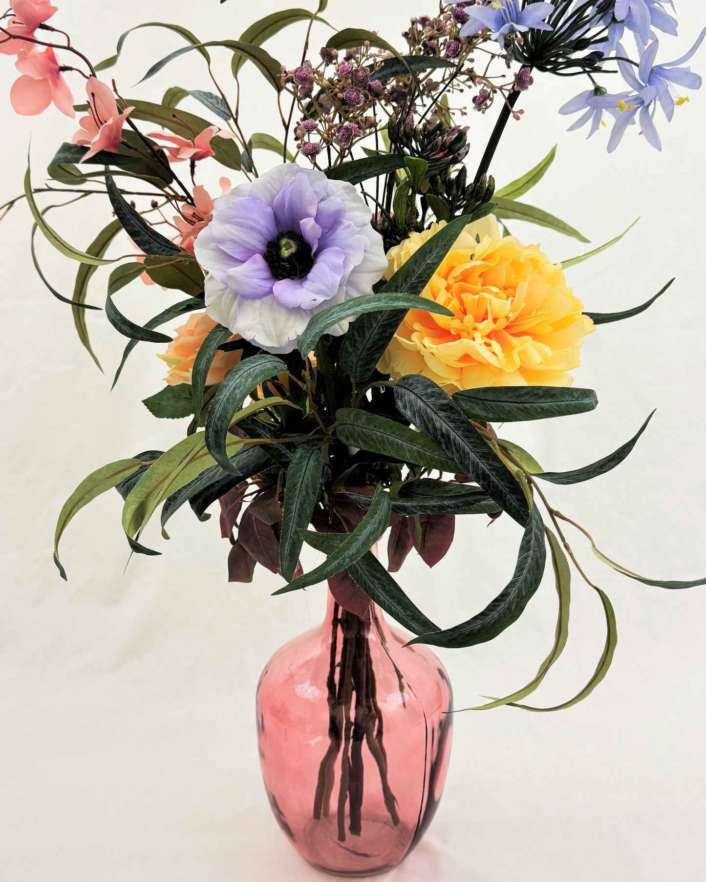 rouwboeket met lila en gele bloemen