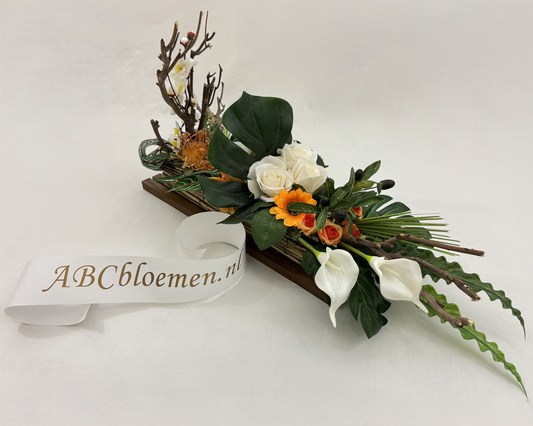 langwerpig rouwstuk met hout