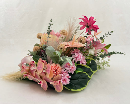 Rijkelijk gevuld rouwboeket roze