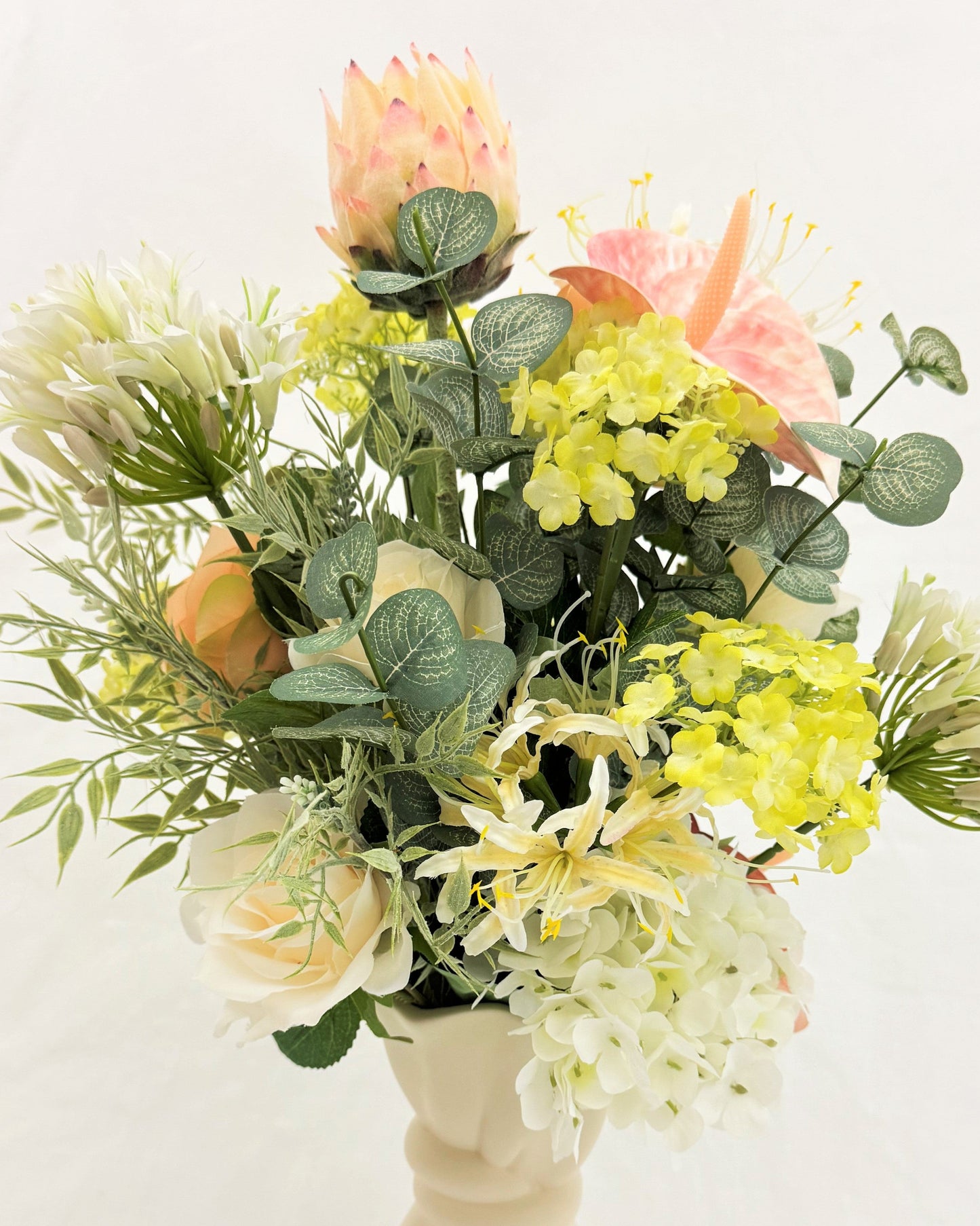 rouwboeket roze wit in vaas