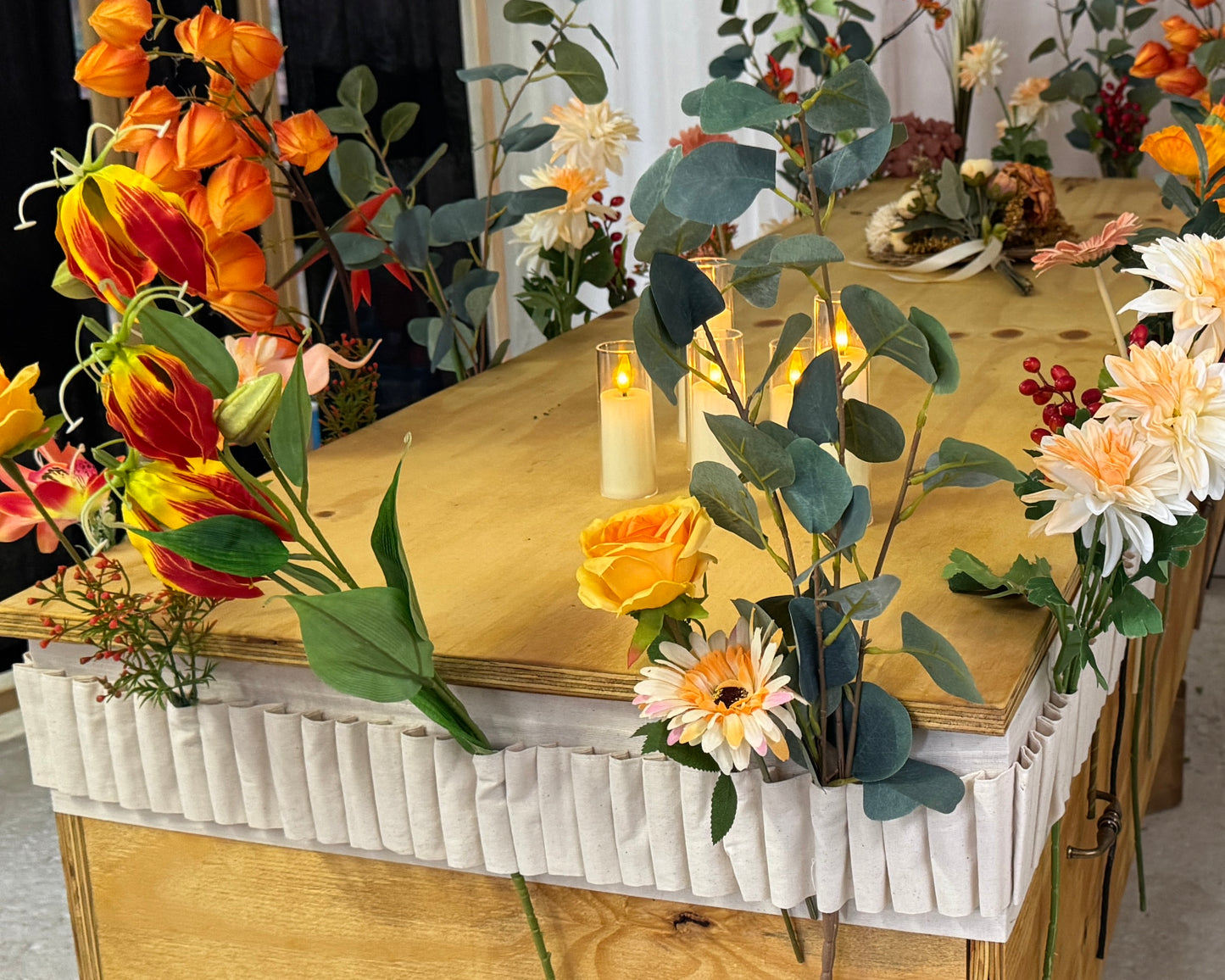 Bloemenband met oranje bloemen close up