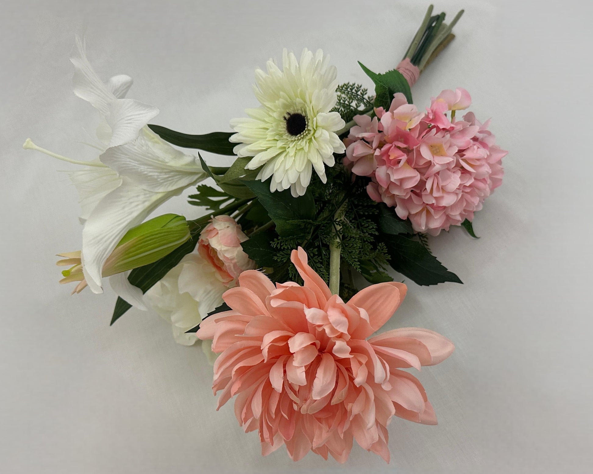 Pioenroos en hortensia in rouwboeket