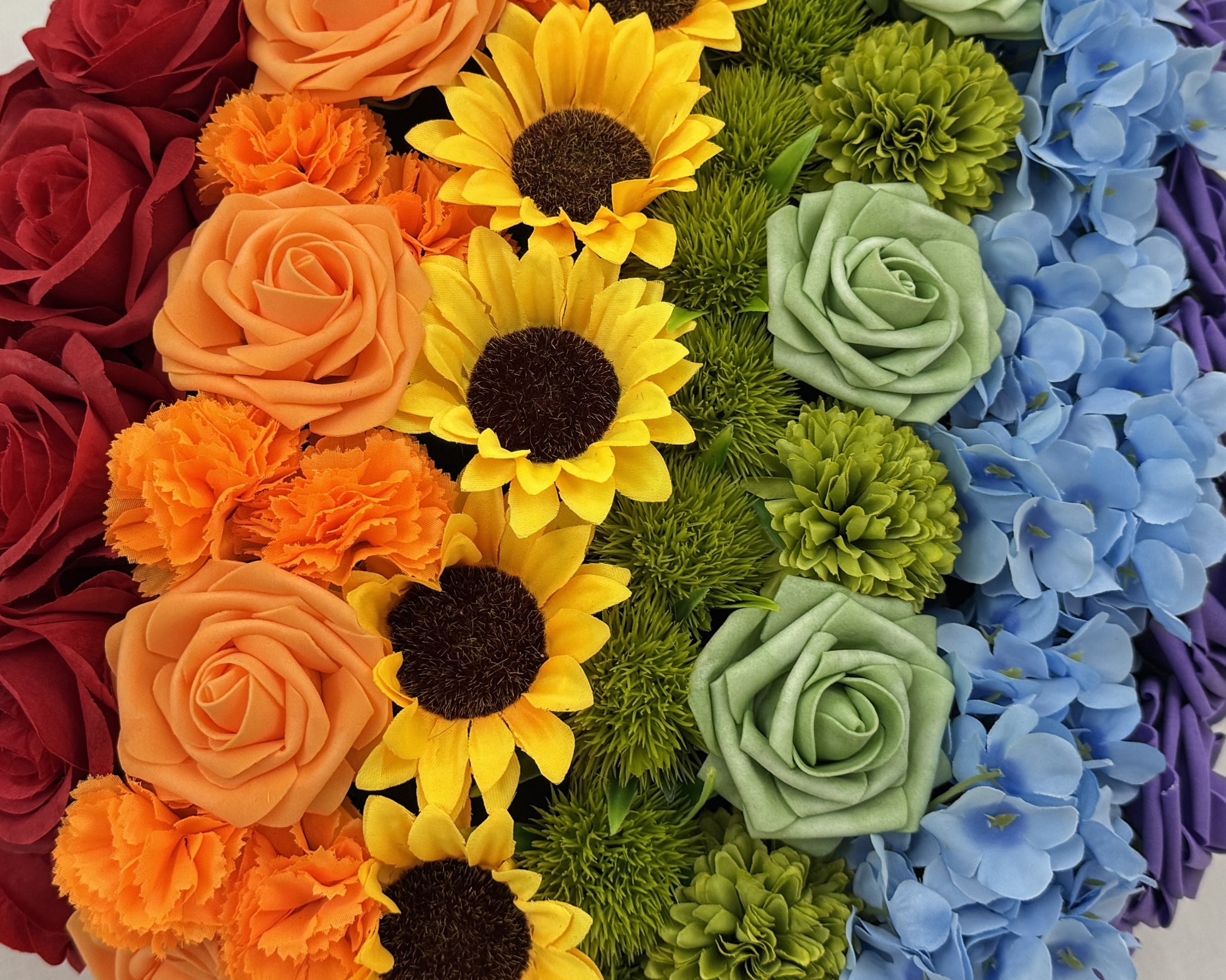 Biedermeier in regenboogkleuren close up