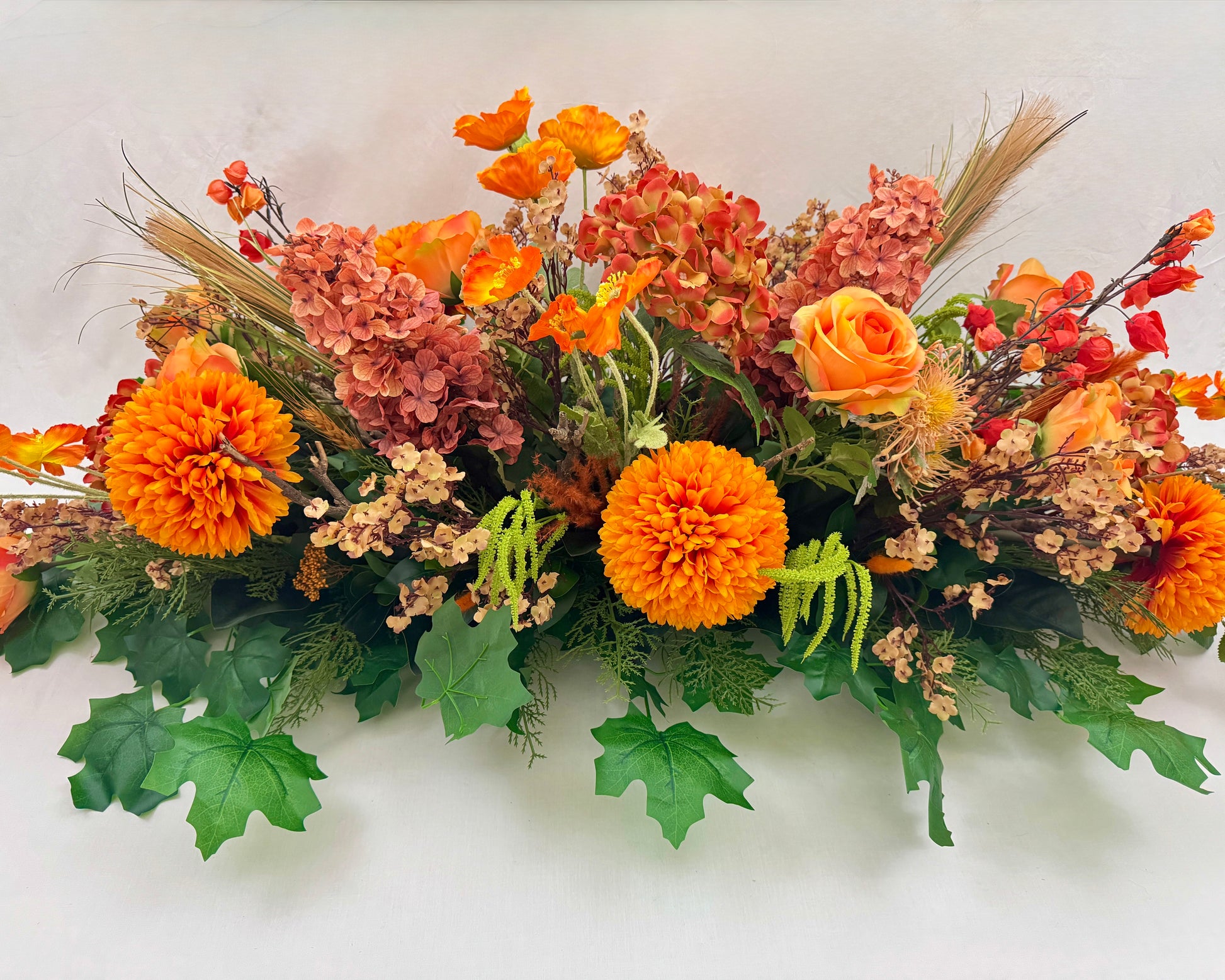 Oranje rouwstuk geschikt als kistbedekking