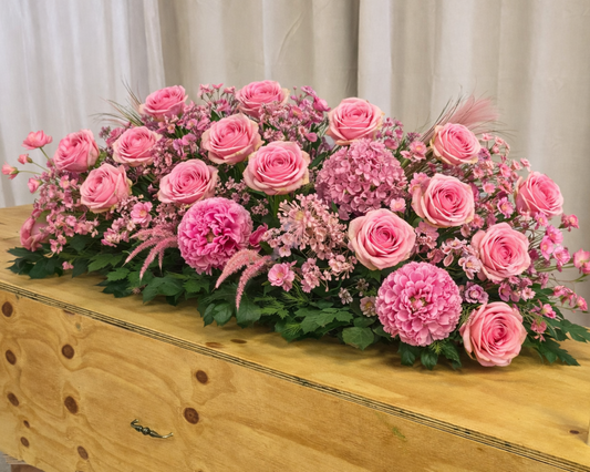 kiststuk met roze zijden bloemen extra groot