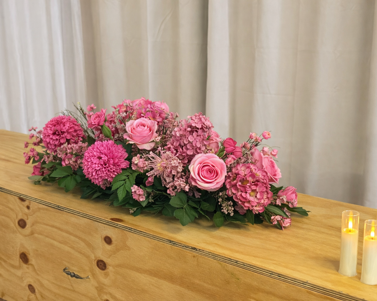 zijden bloemen op kist