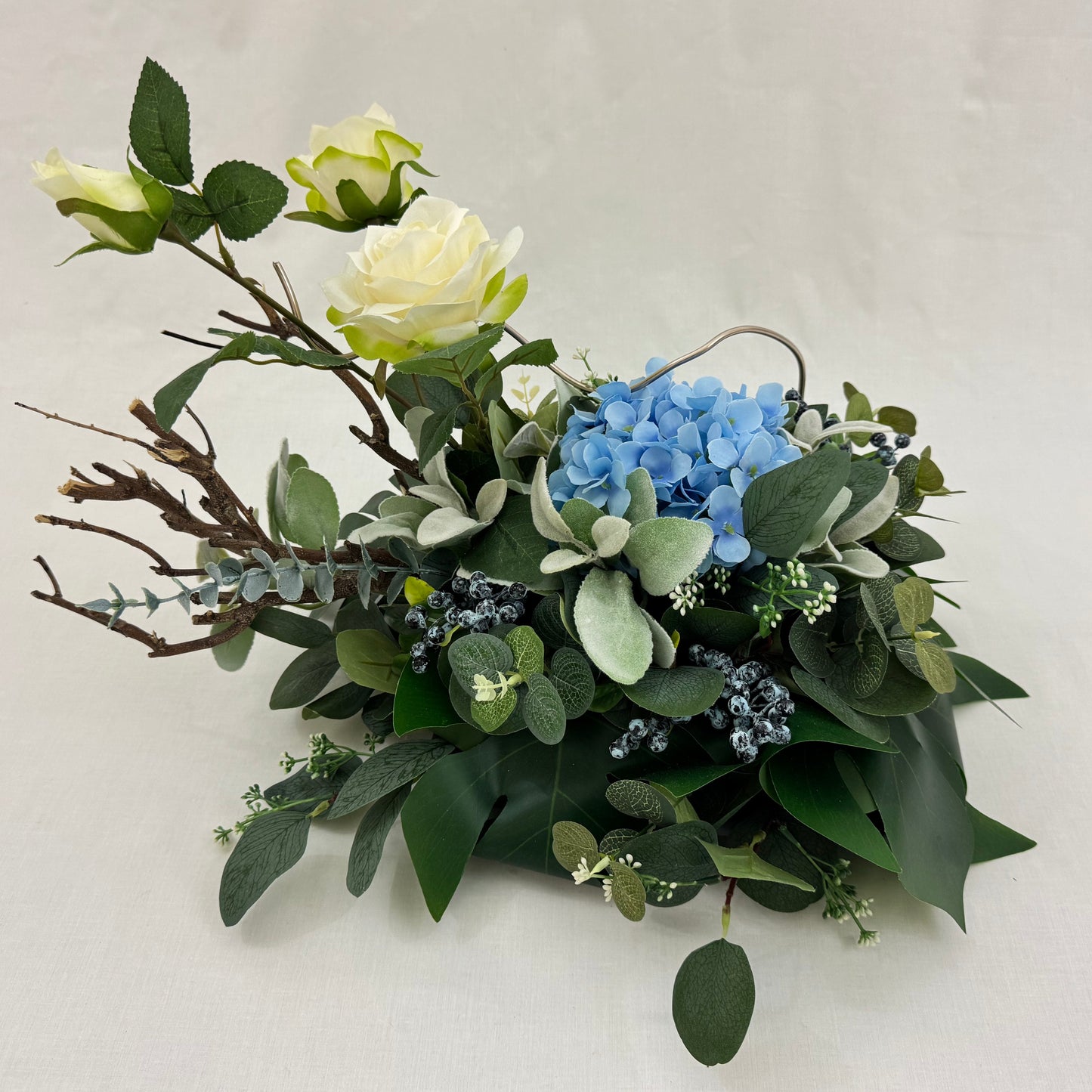 rouwstuk klein hortensia met hout