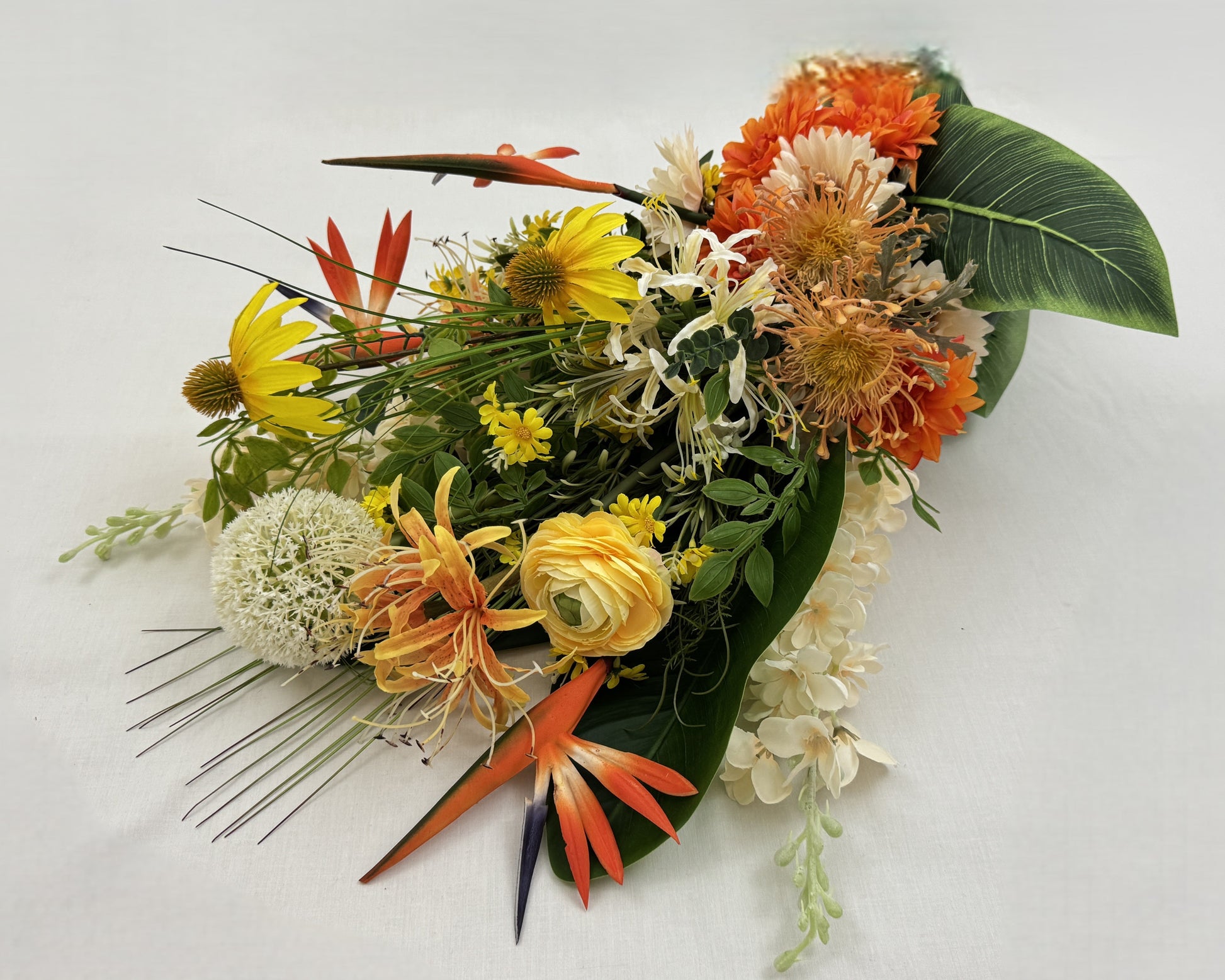Rouwboeket met gele en oranje bloemen