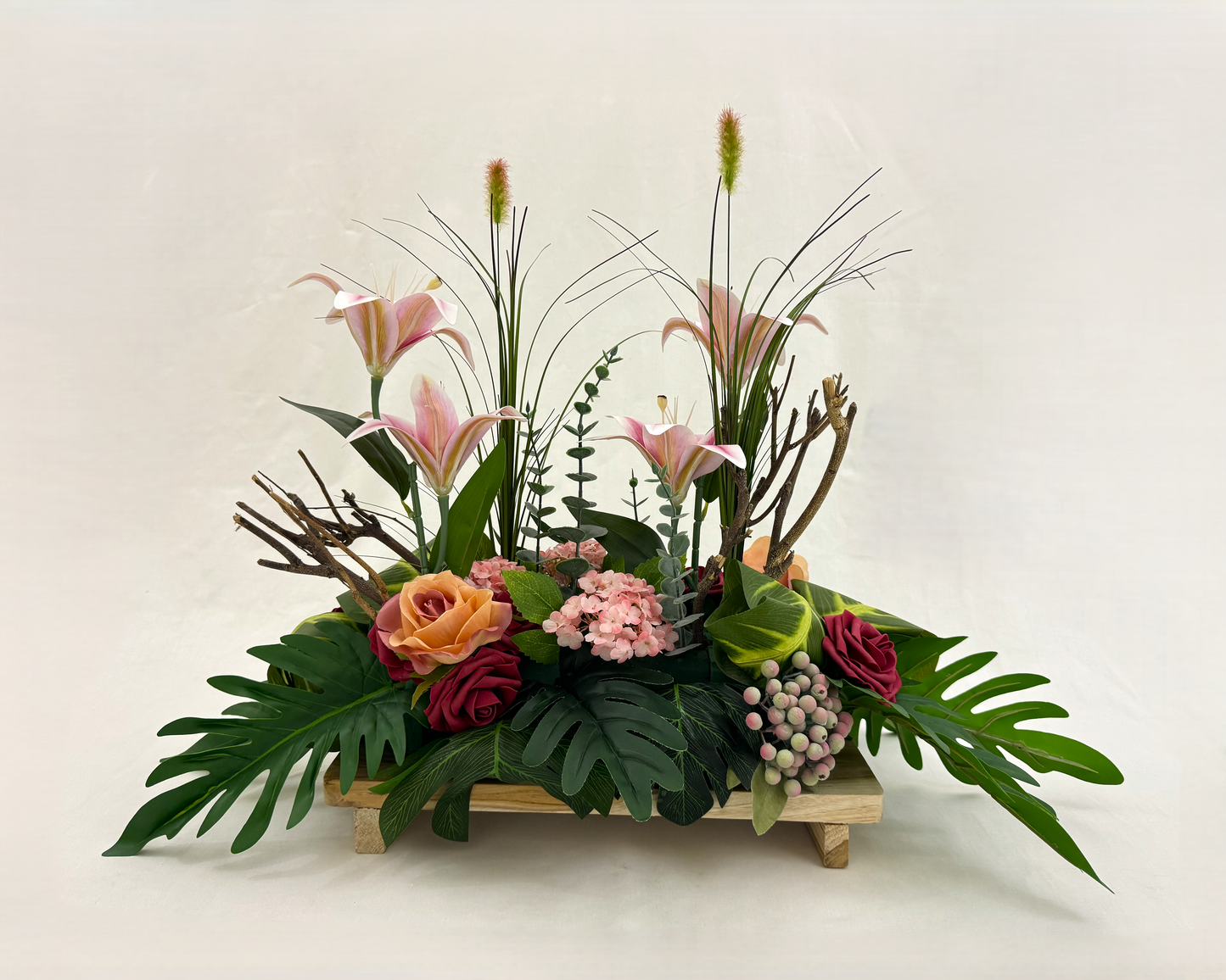 Langwerpig rouwstuk met lelies