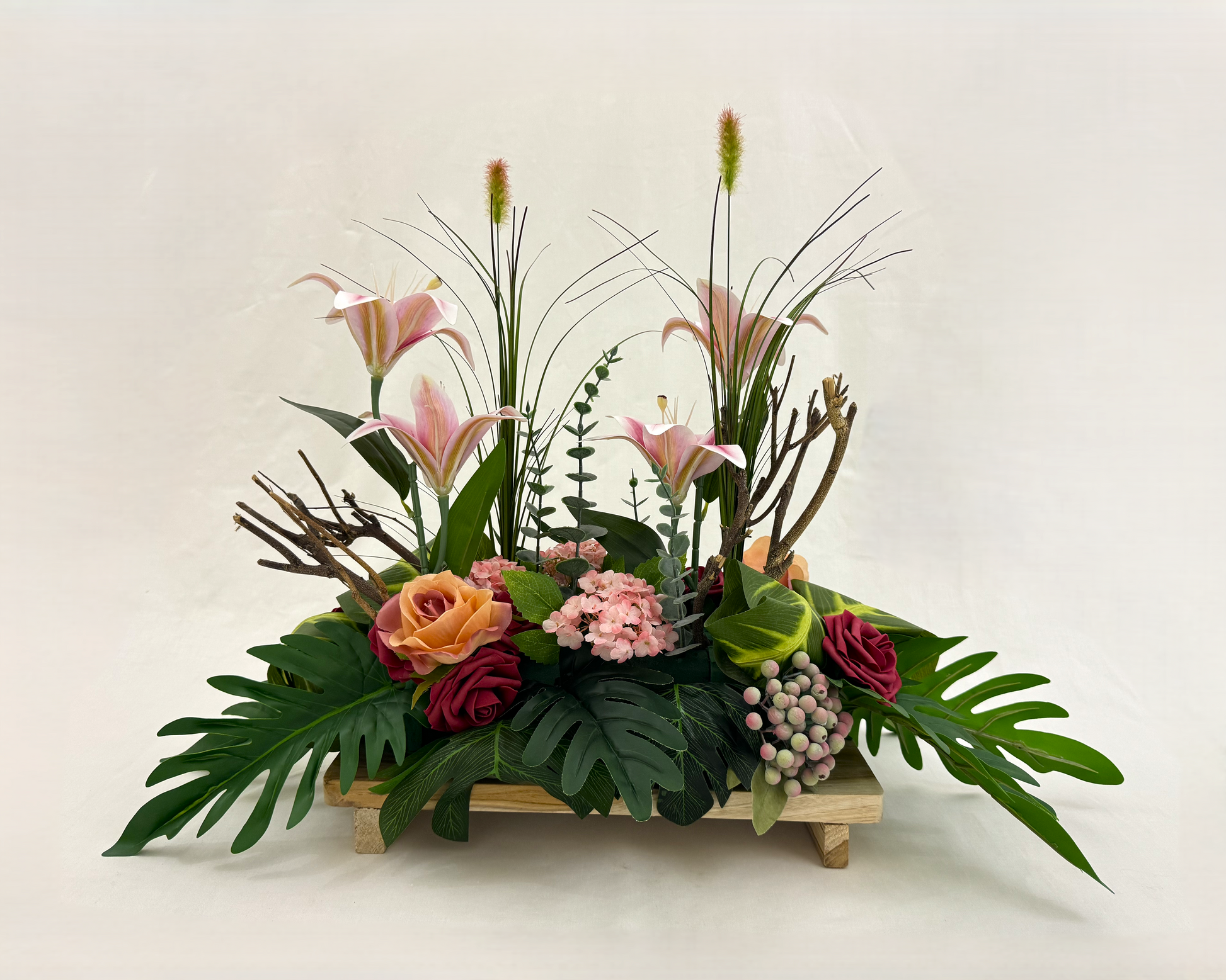 Langwerpig rouwstuk met lelies