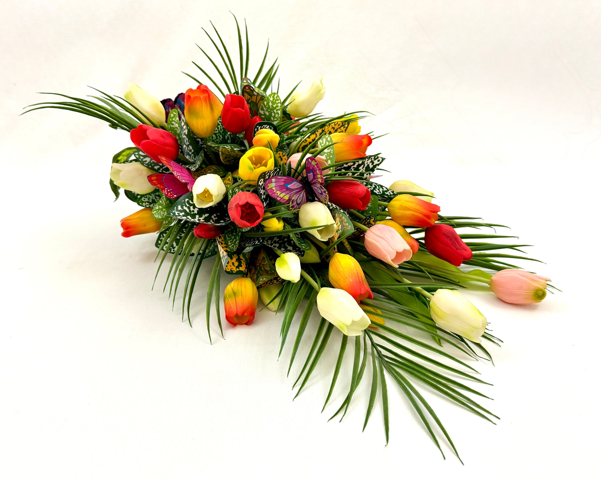 Rouwstuk met tulpen en vlinders