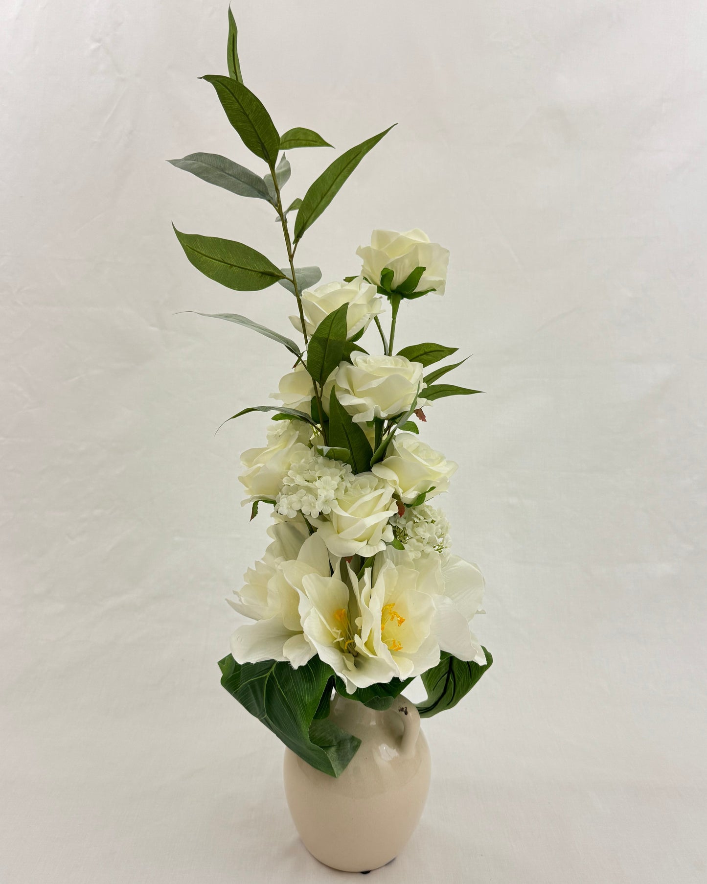 Wit rouwstuk in lief vaasje