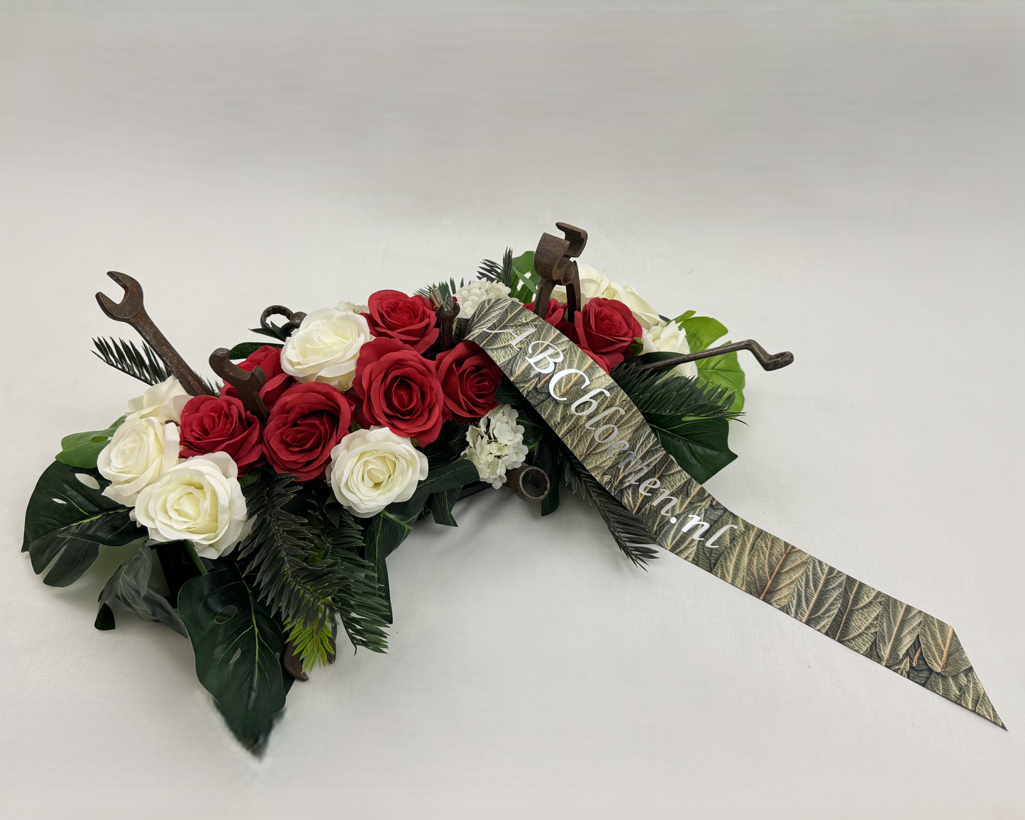 Rouwstuk met echte gereedschapsstukken