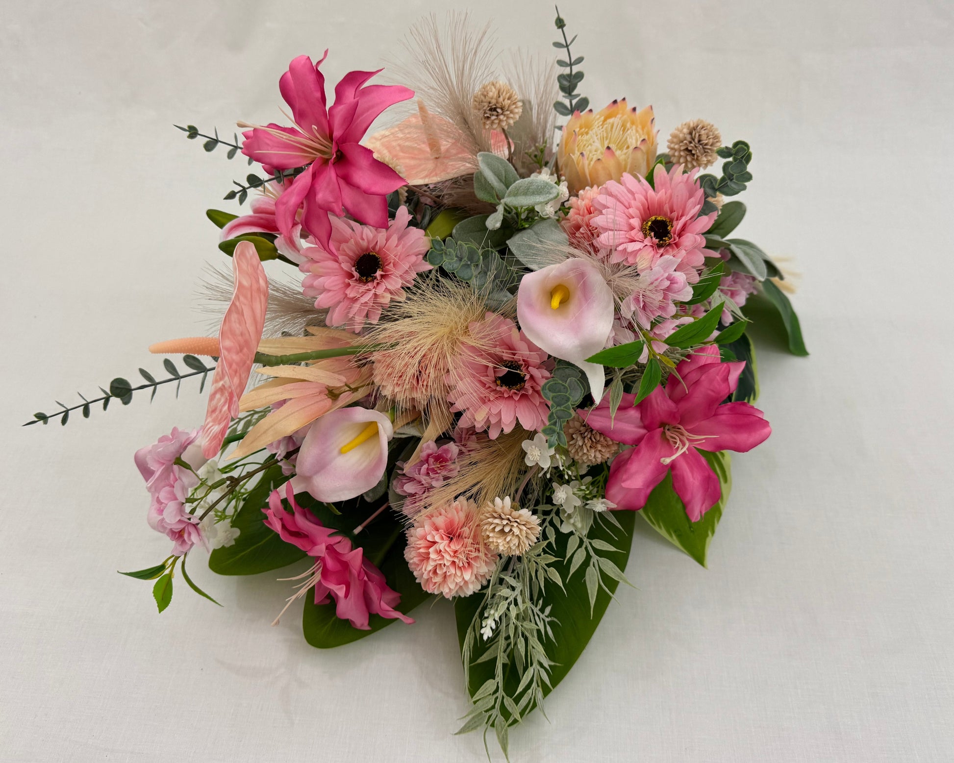 Rijkelijk gevuld rouwboeket roze