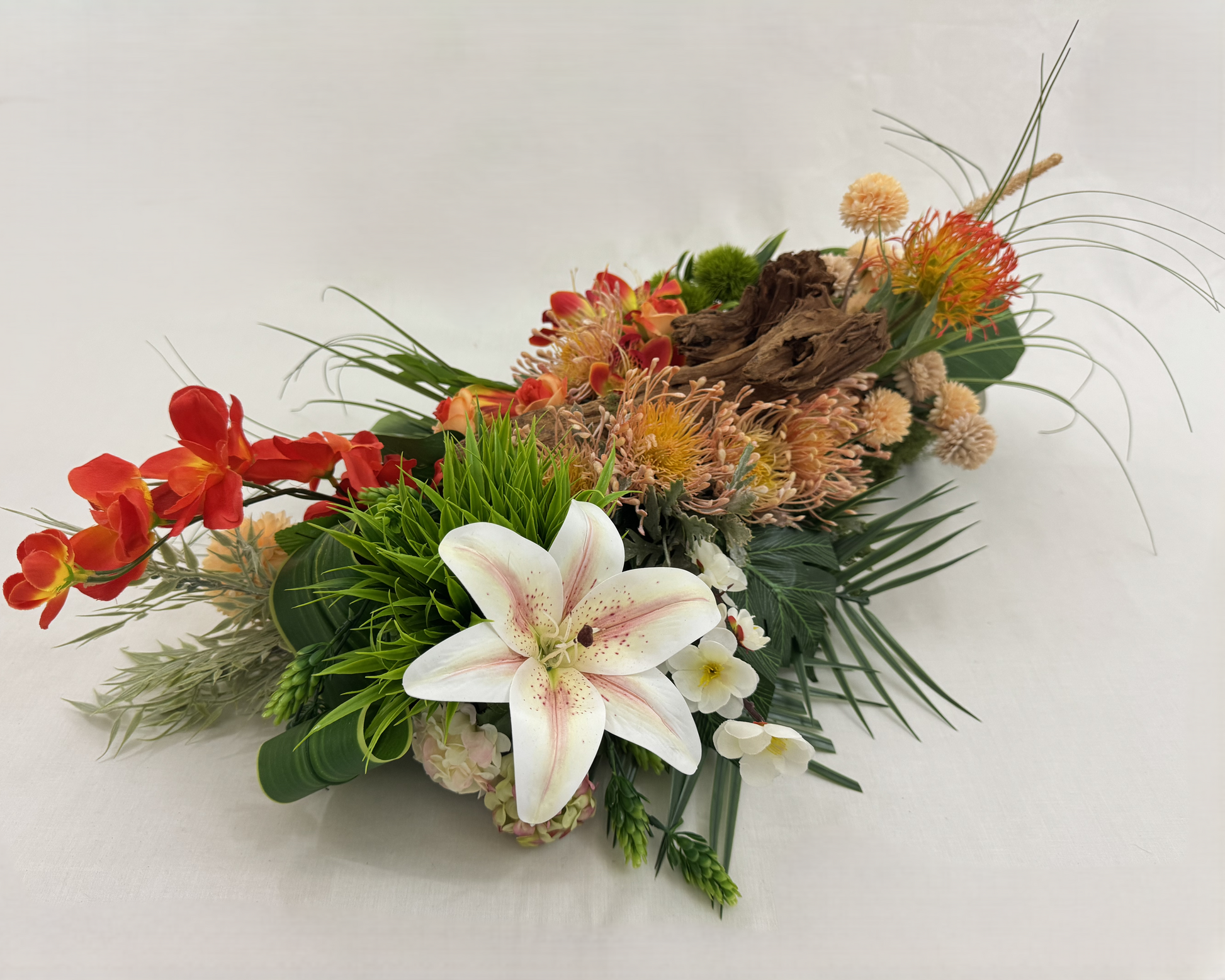 rouwstuk met lelie en hout