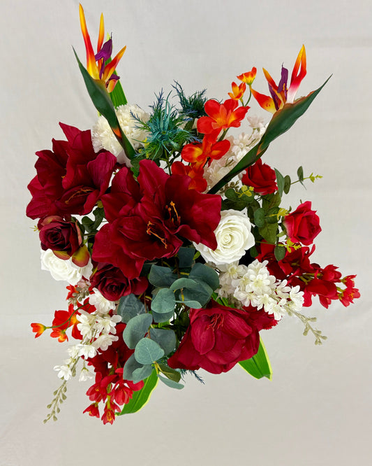 Staand rouwboeket rood van boven met paradijsvogelbloemen