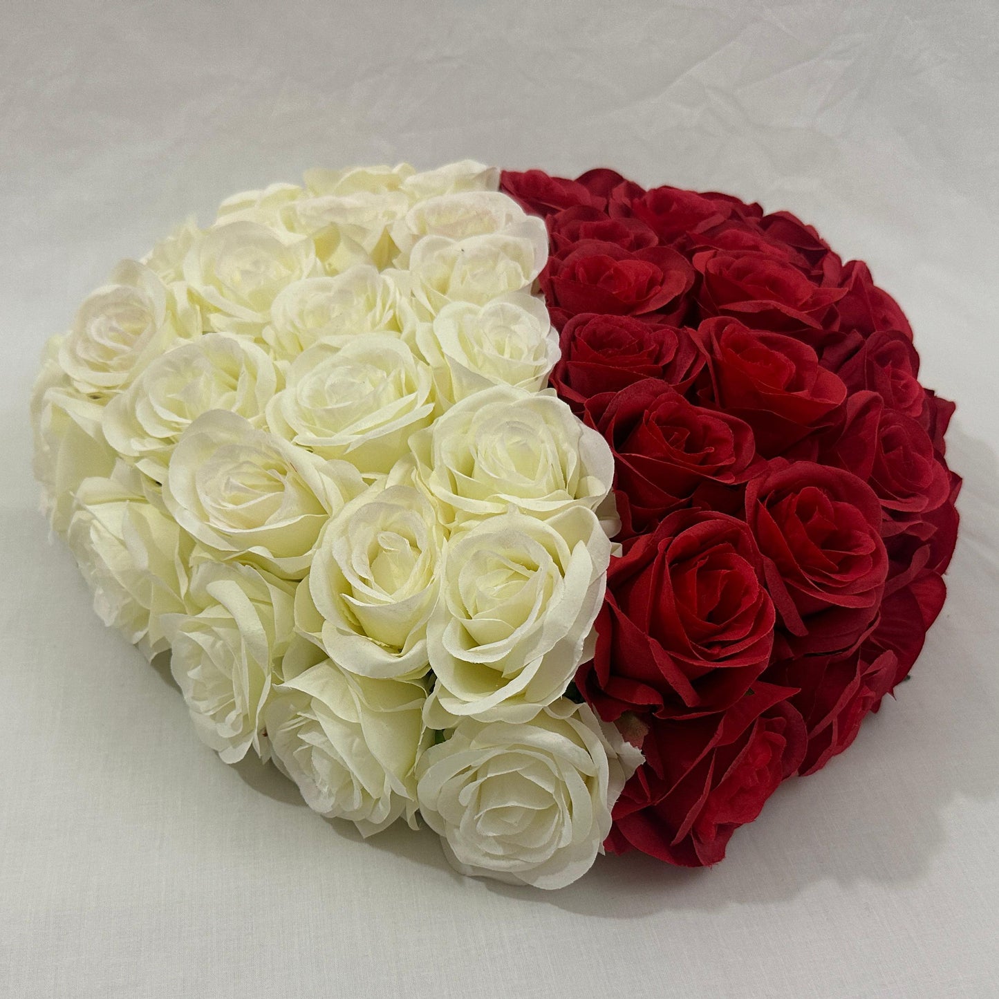 rouwhart rode en witte rozen bestellen