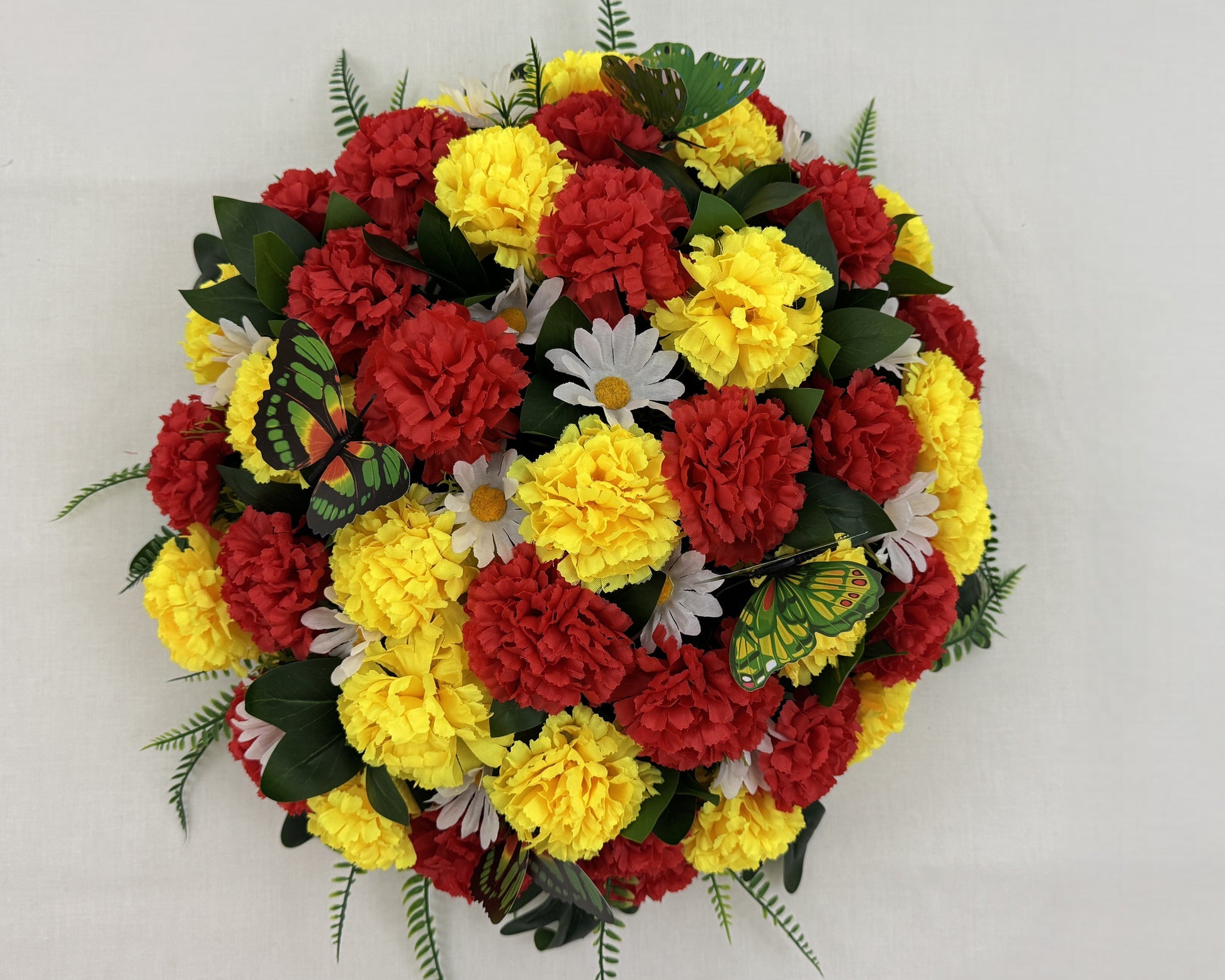 Biedermeier rood geel met vlinders van boven gezien