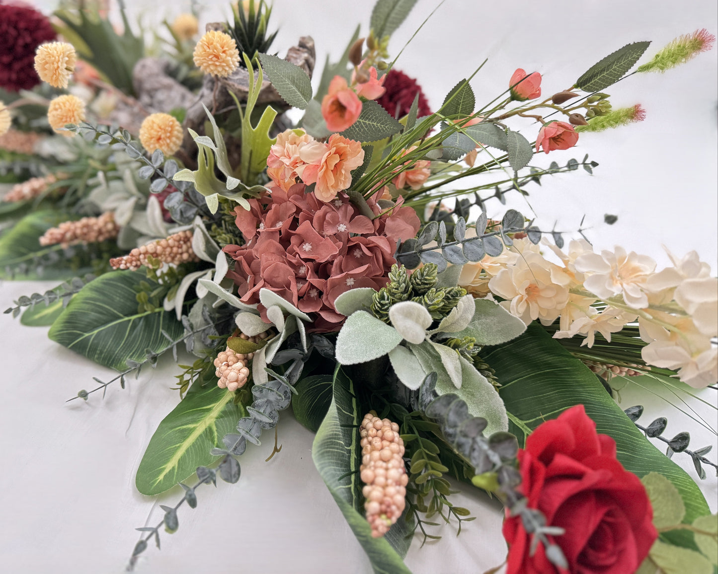 Rouwstuk voor de kist met houtstuk erin verwerkt