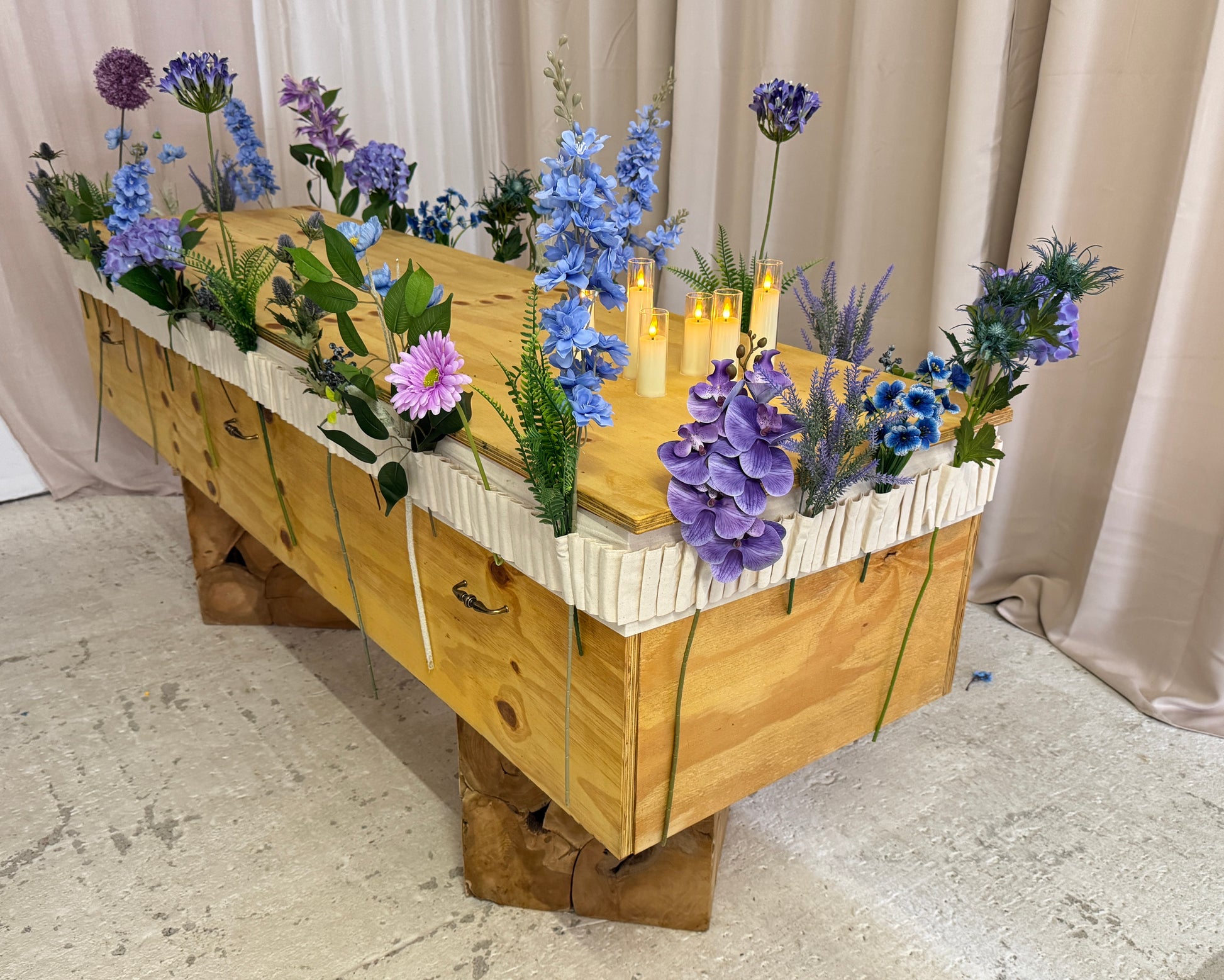 Bloemenband met paarse bloemen