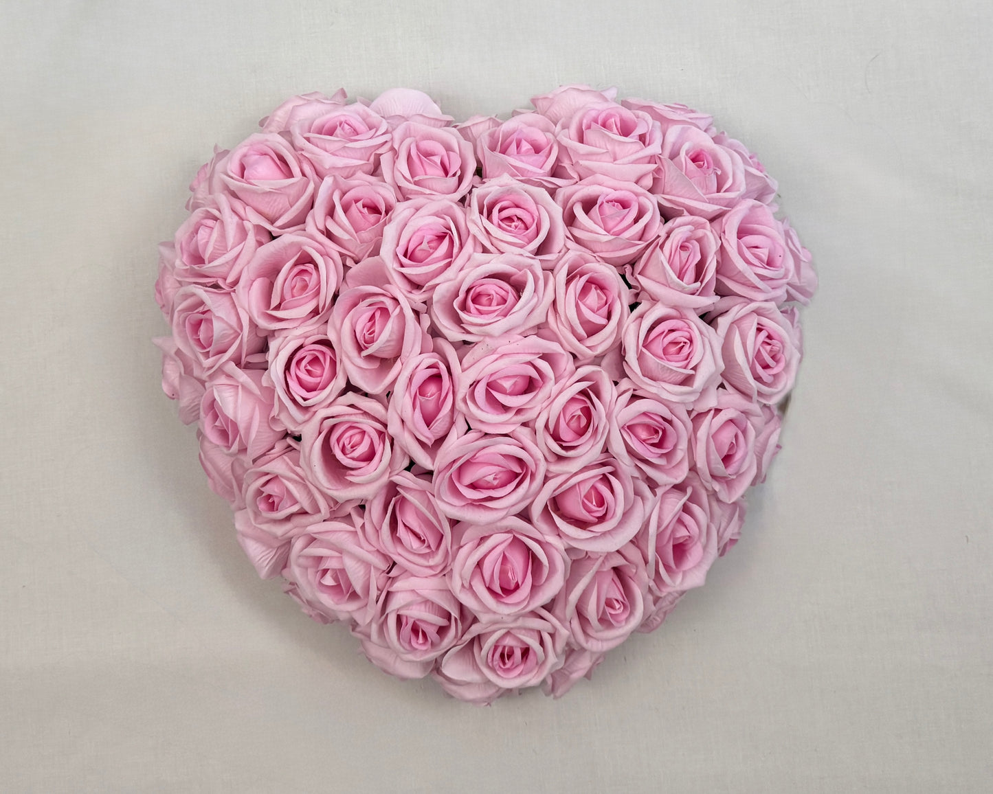 Rouwhart van roze rozen