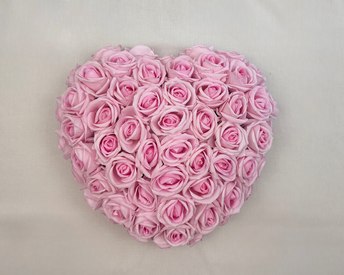 Roze rouwhart van rozen