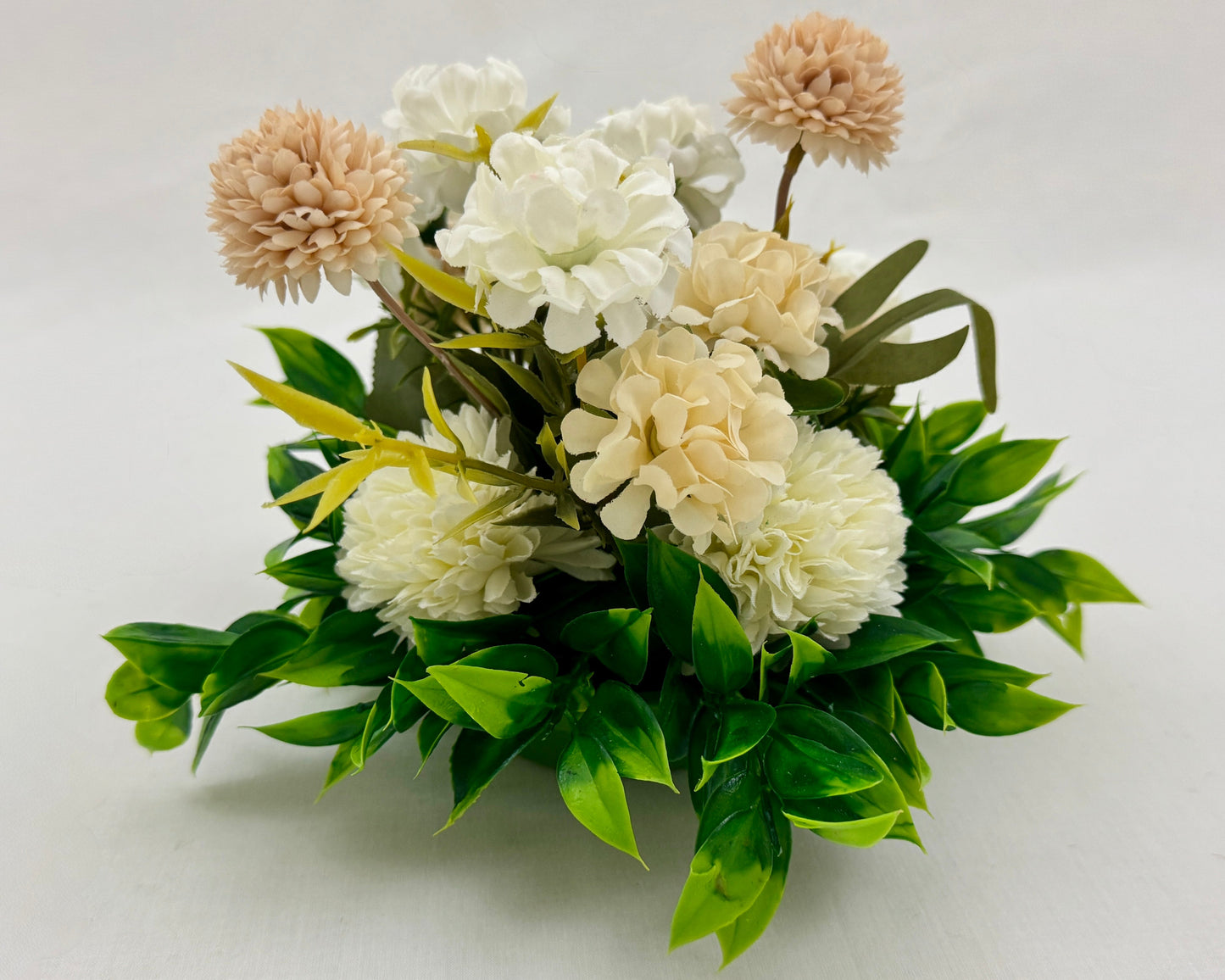 Mini rouwboeket van beige bloemen