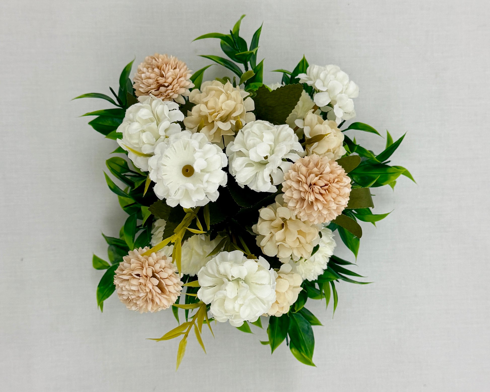 Mini rouwboeket van boven gezien