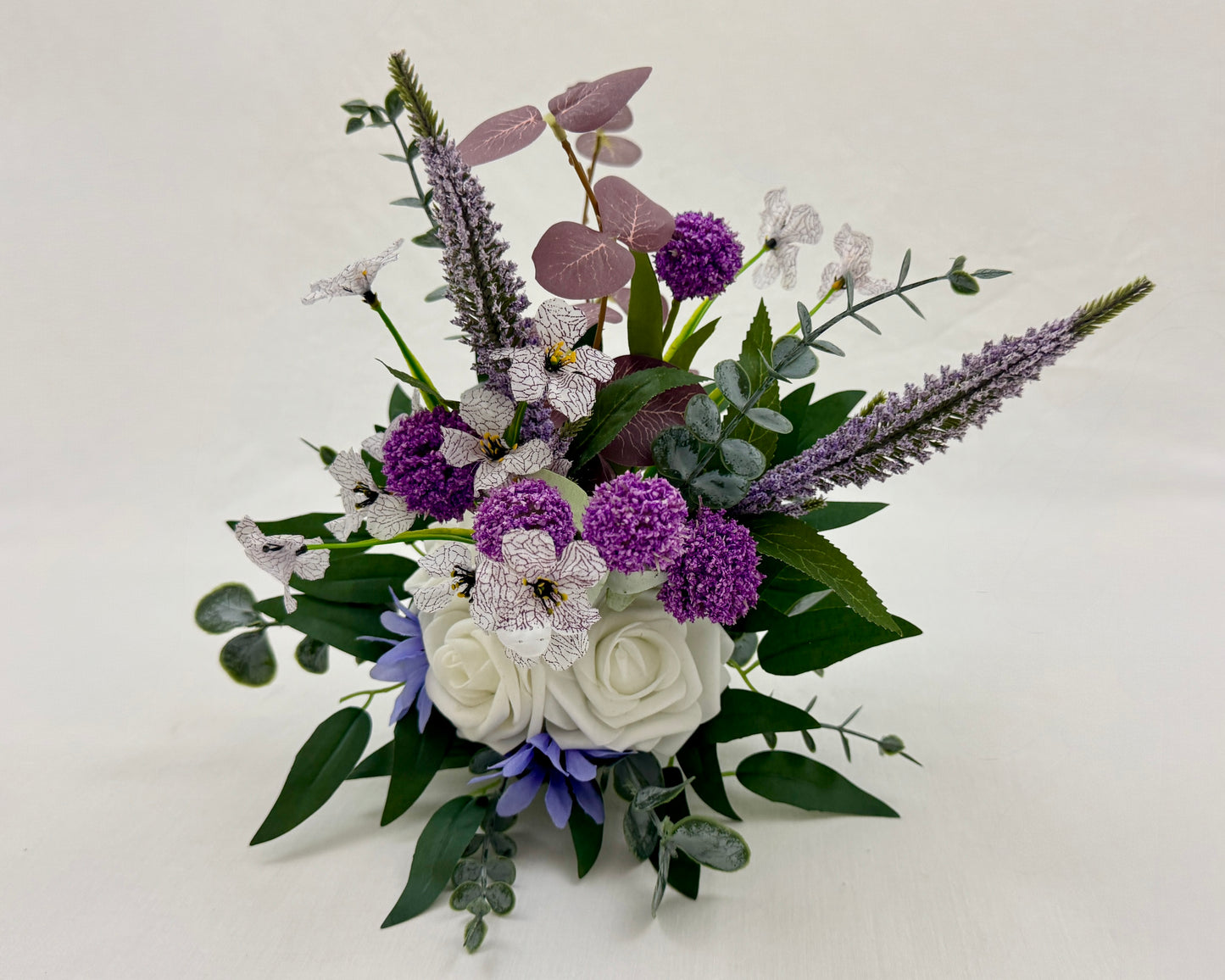 Mini rouwboeket met lila bloemen