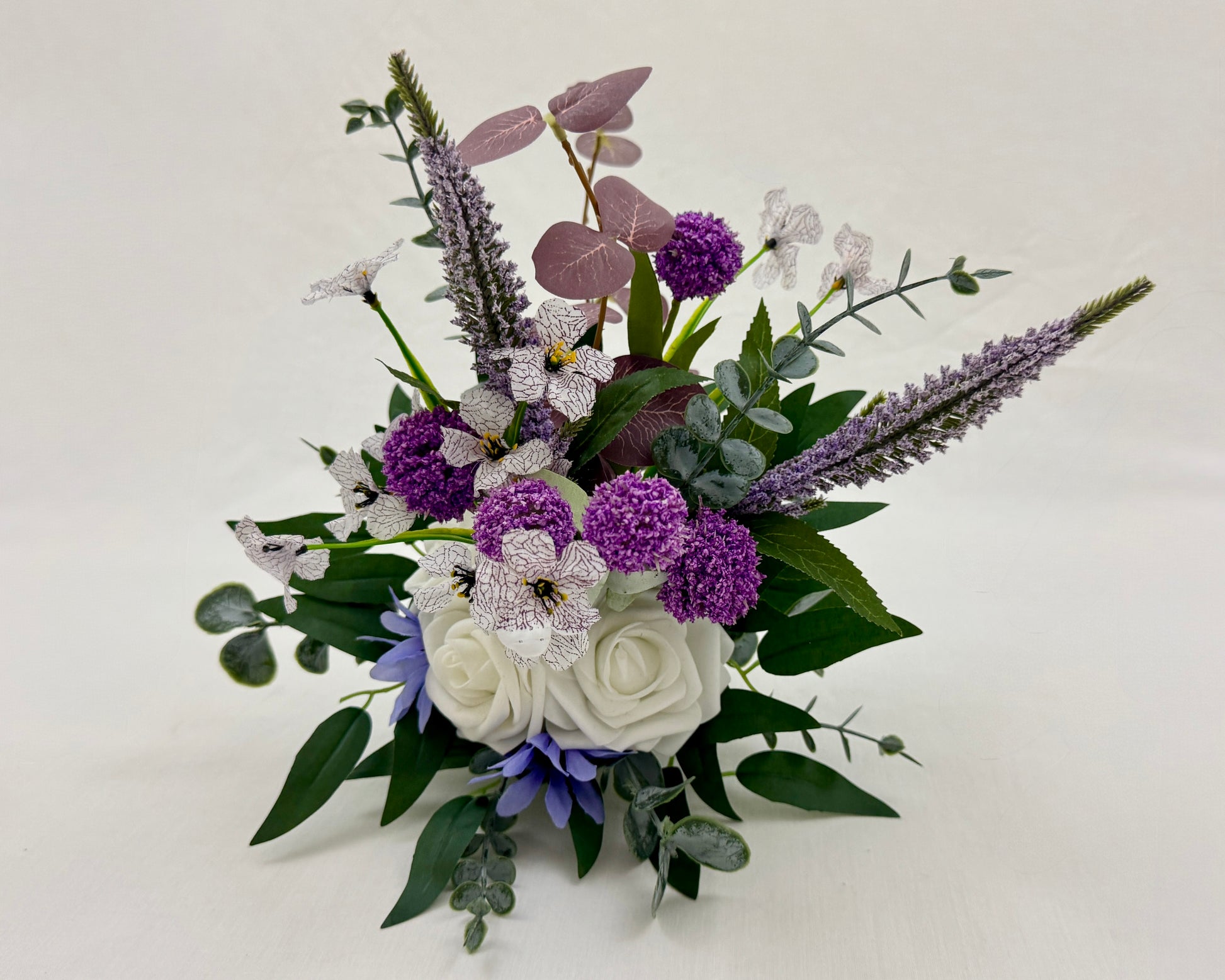 Mini rouwboeket met lila bloemen