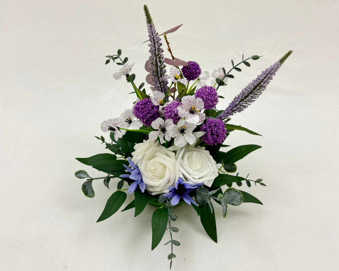 Mini rouwboeket met lila bloemen