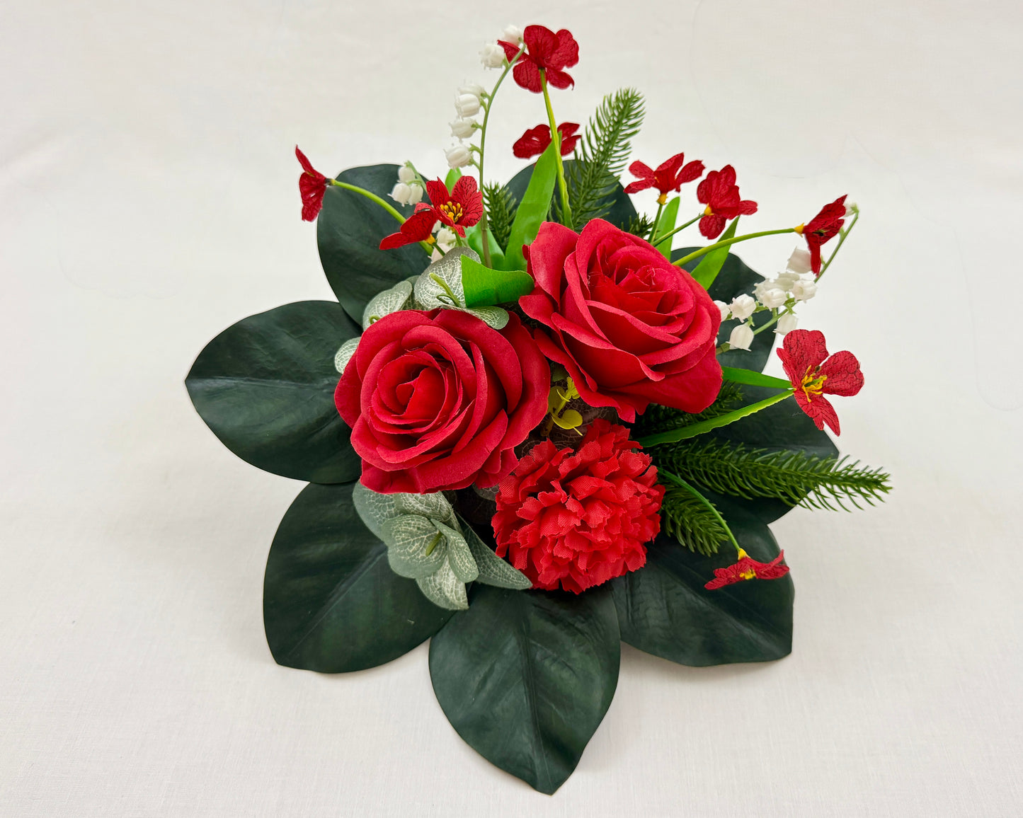 mini rouwboeket met rode rozen