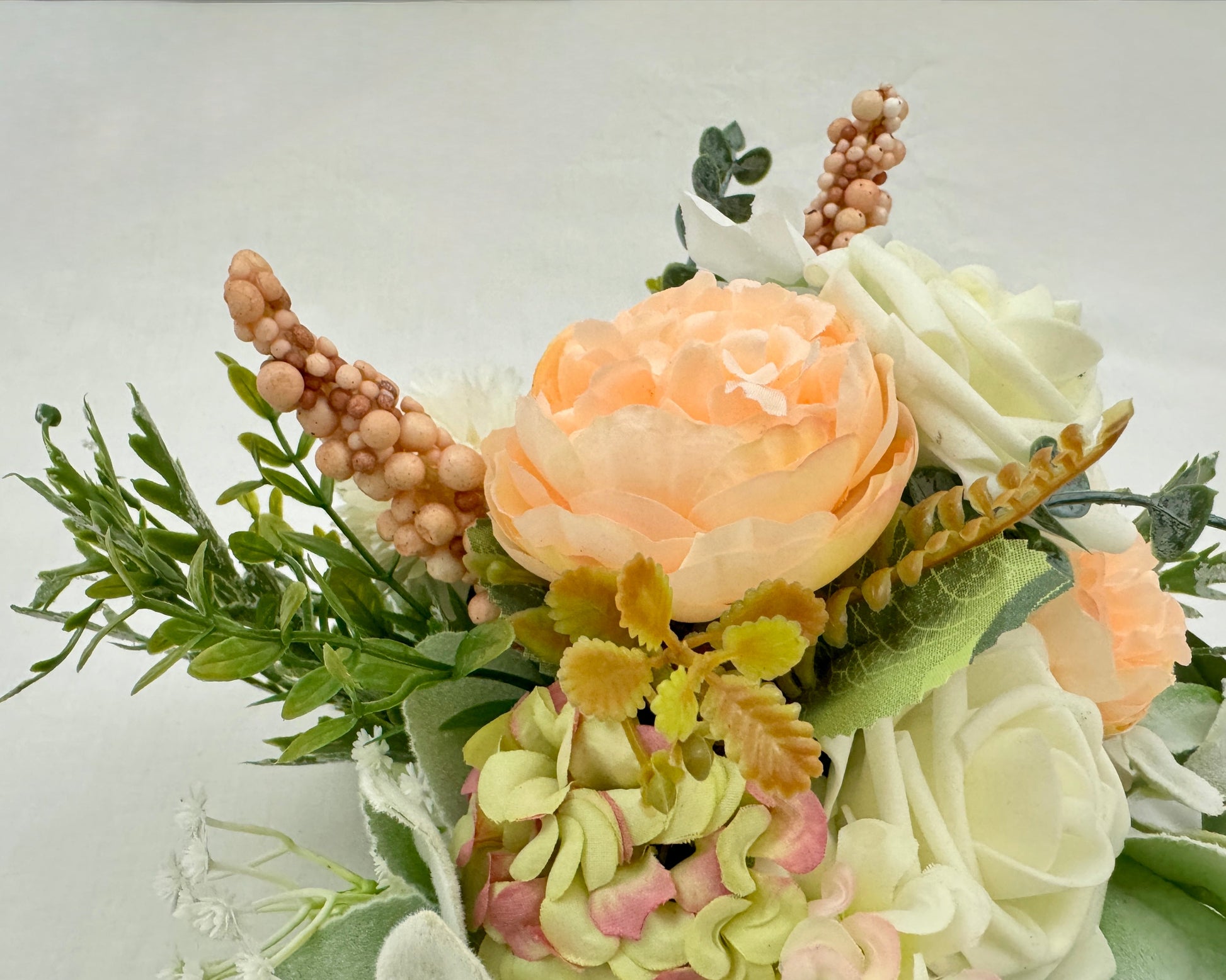 mini rouwboeket met zalmroze kleuren