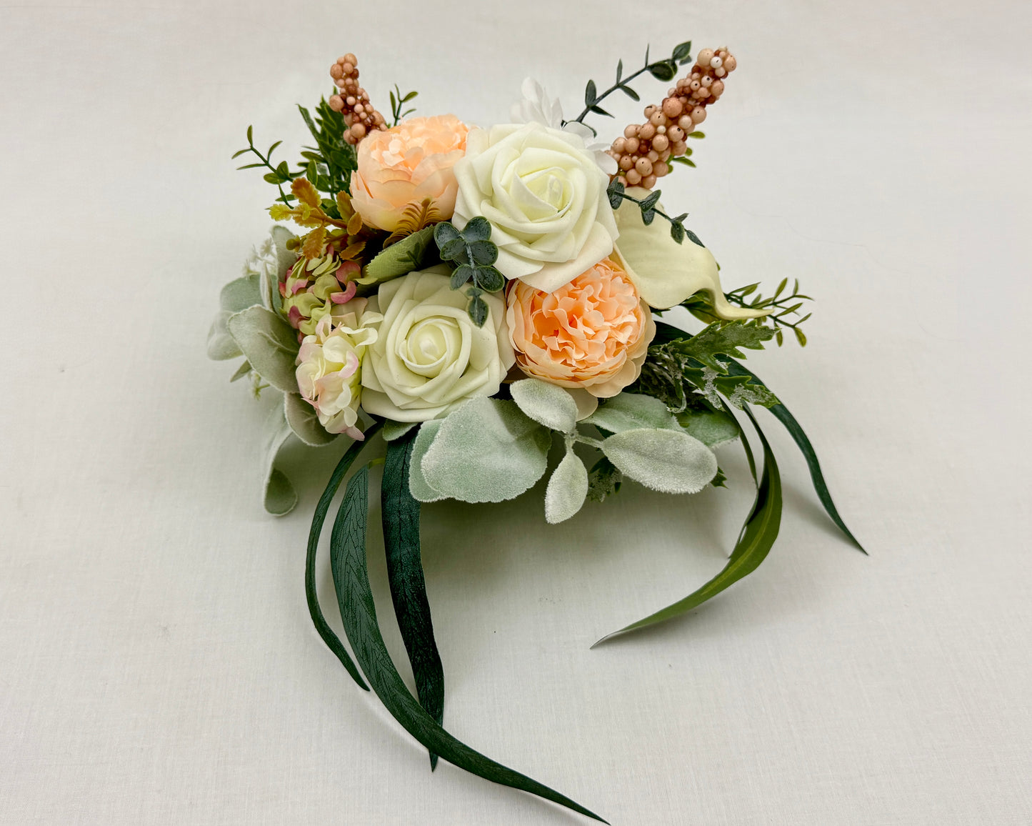 mini rouwboeket met zalmroze kleuren