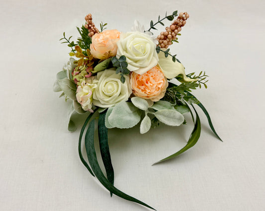 mini rouwboeket met zalmroze kleuren