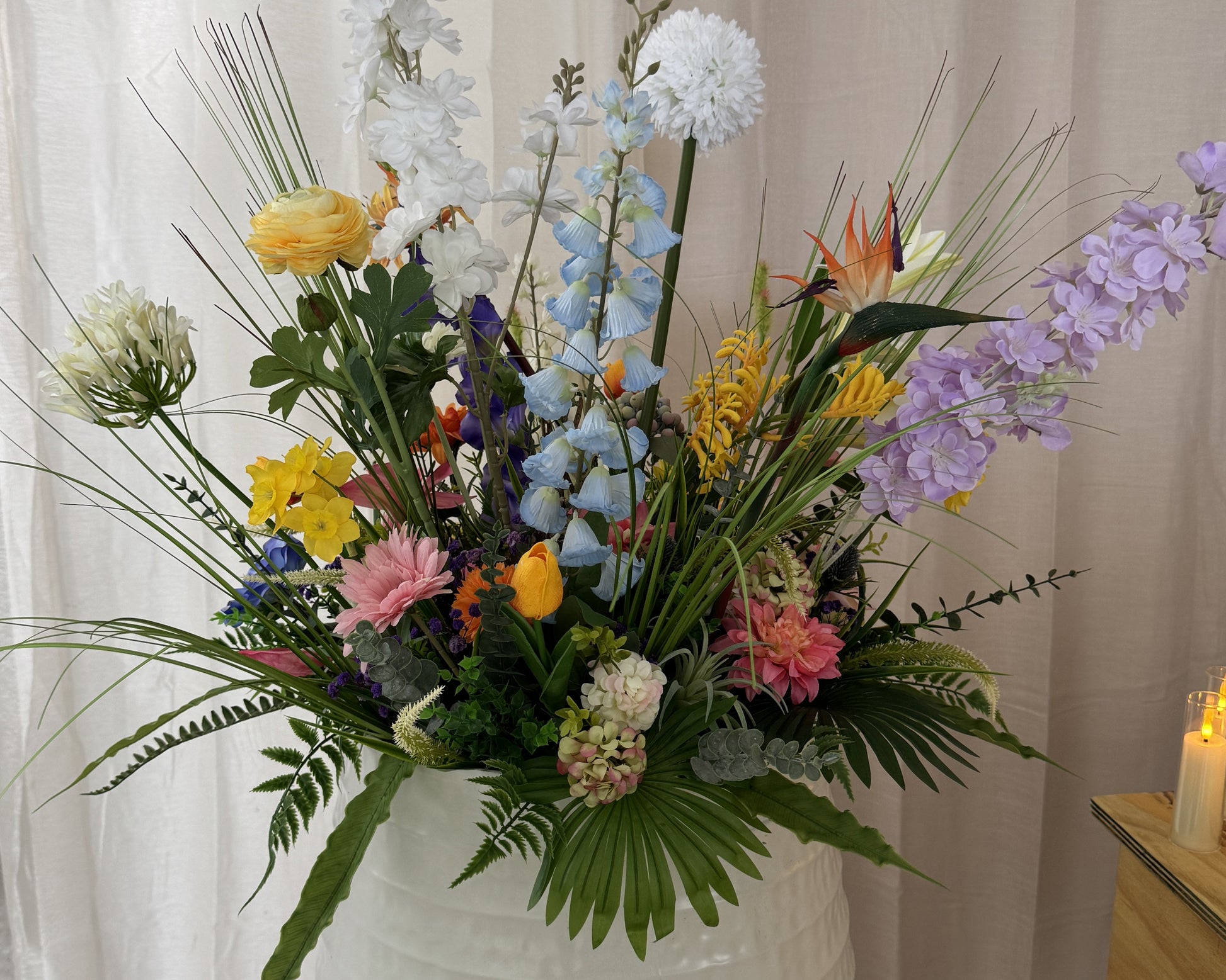 Rouwstuk gemengd in grote vaas